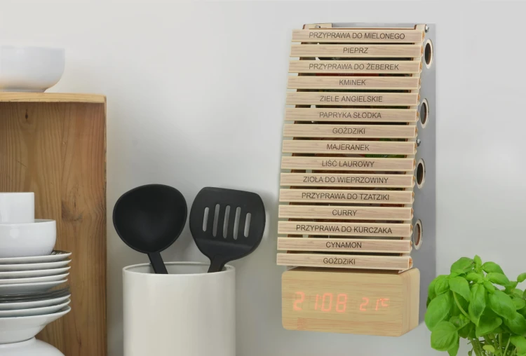 Spice-tower drewniany organizer z zegarkiem do powieszenia.jpg